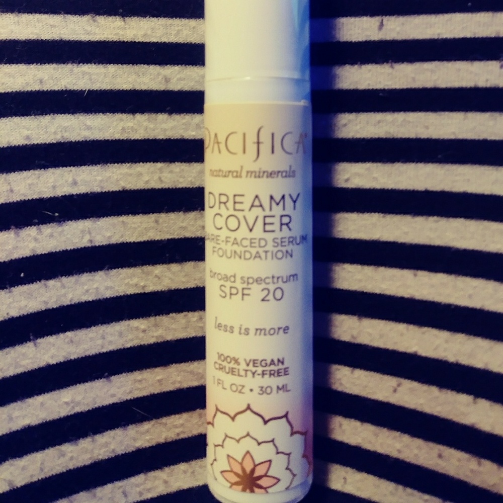 Pacifica Natural Minerals Foundation Light/Medium